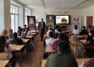 Гимнастические упражнения укрепляют дыхательные мышцы, способствуют нормальному развитию грудной клетки
